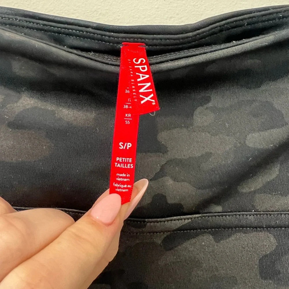 Spanx Faux Leather Leggings Matte Camo Petite Small Athleisure Shapewear Casual - Picture 8 of 9